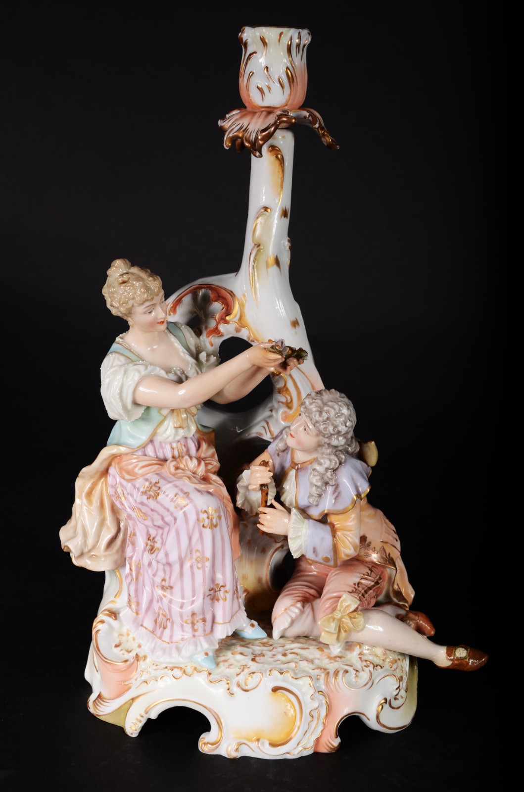 Diversas peças de porcelana, sendo: par de ânforas decoradas com... - foto 2 de 11