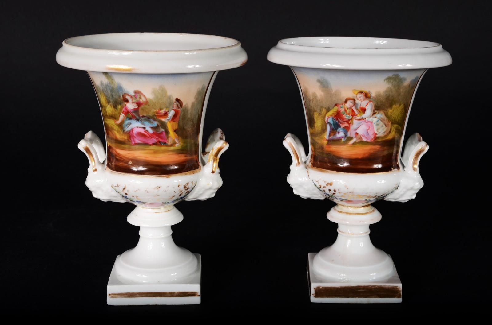 Diversas peças de porcelana, sendo: par de ânforas decoradas com... - foto 3 de 11