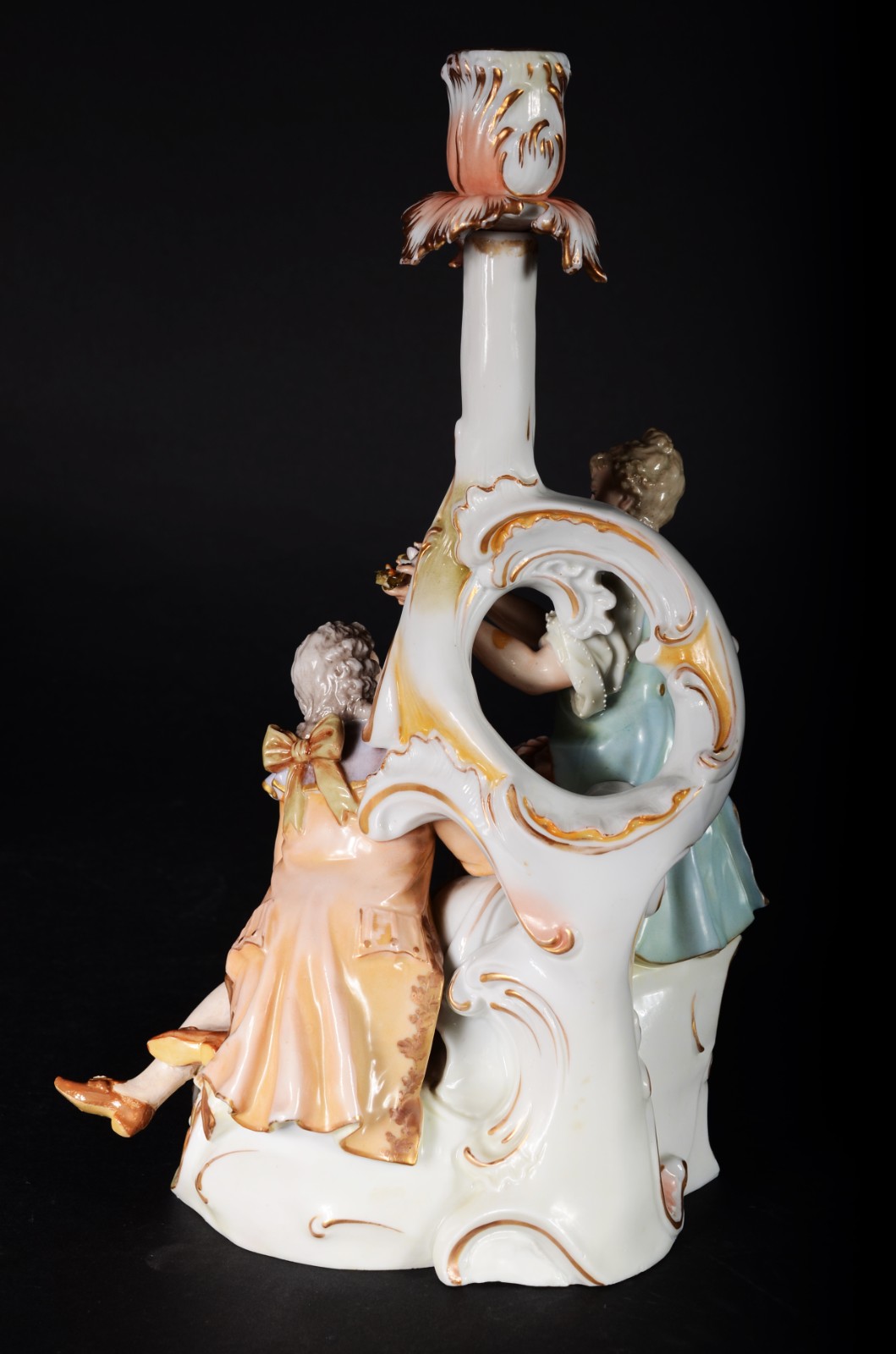 Diversas peças de porcelana, sendo: par de ânforas decoradas com... - foto 5 de 11