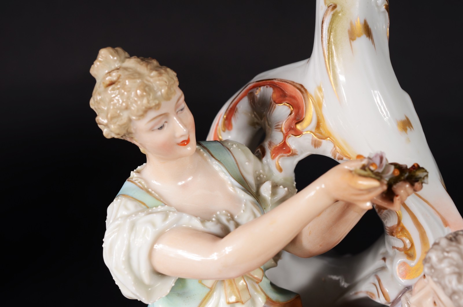 Diversas peças de porcelana, sendo: par de ânforas decoradas com... - foto 6 de 11