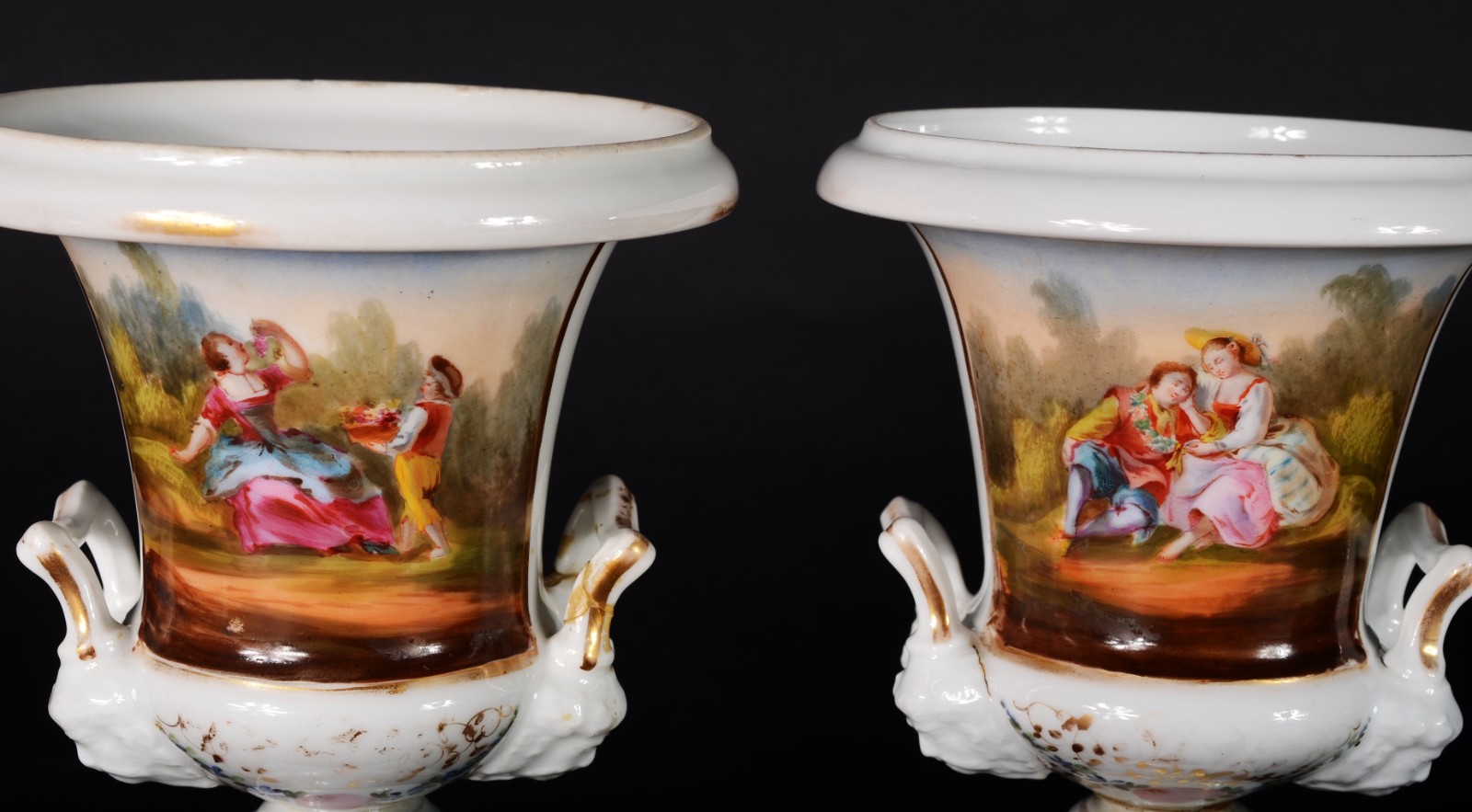 Diversas peças de porcelana, sendo: par de ânforas decoradas com... - foto 8 de 11