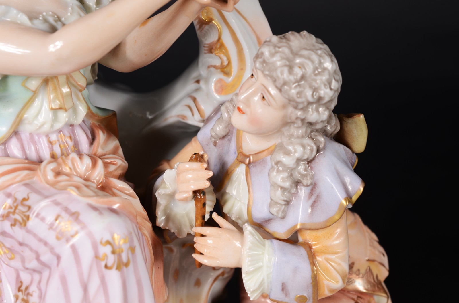 Diversas peças de porcelana, sendo: par de ânforas decoradas com... - foto 9 de 11