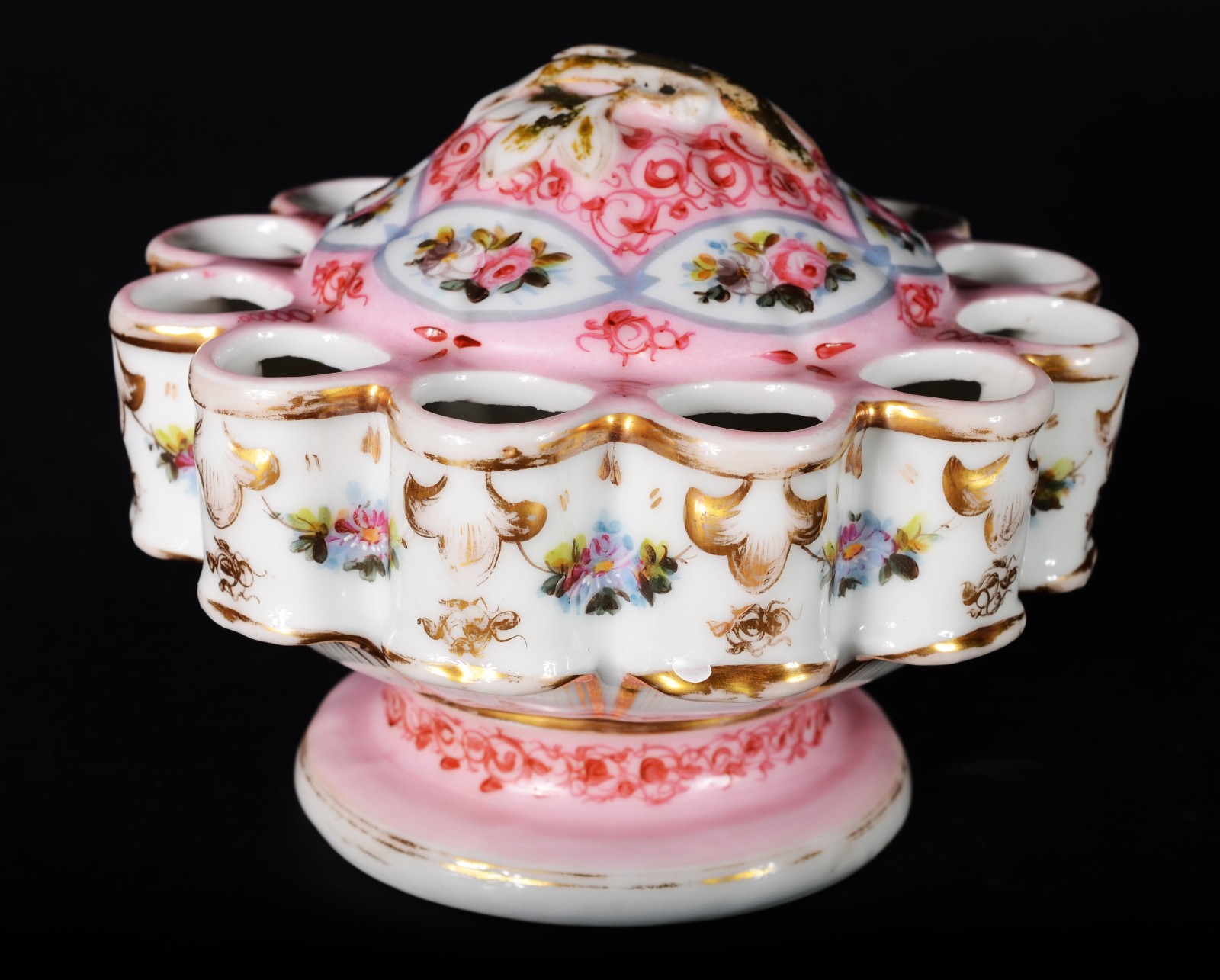 Diversas peças de porcelana, sendo: par de ânforas decoradas com... - foto 10 de 11