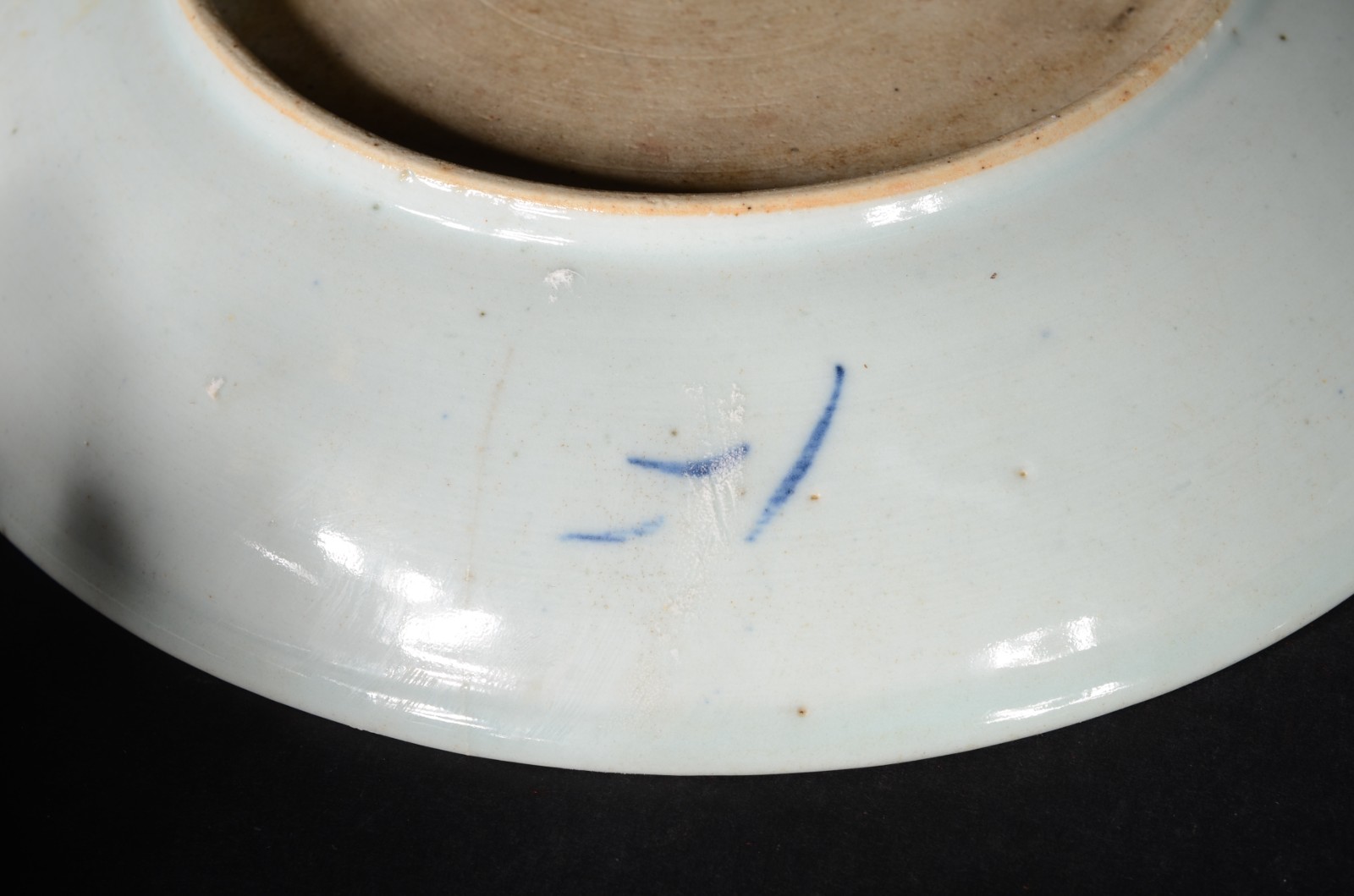 Cinco antigos pratos de porcelana chinesa, decorações variadas. Dois... - foto 4 de 6