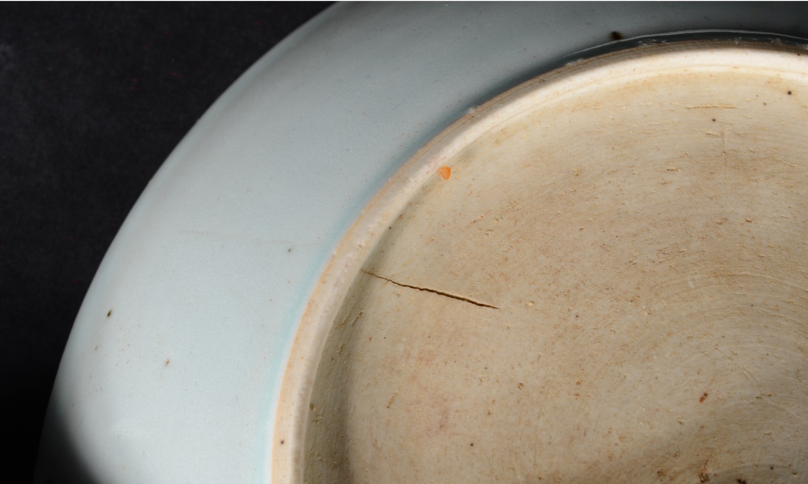 Cinco antigos pratos de porcelana chinesa, decorações variadas. Dois... - foto 6 de 6