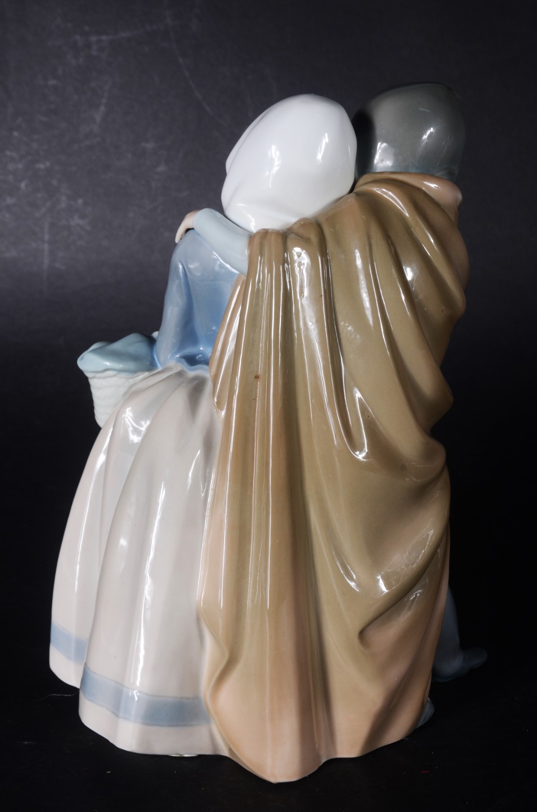 Estatueta de porcelana espanhola "NAO" representando casal com pato e... - foto 4 de 7