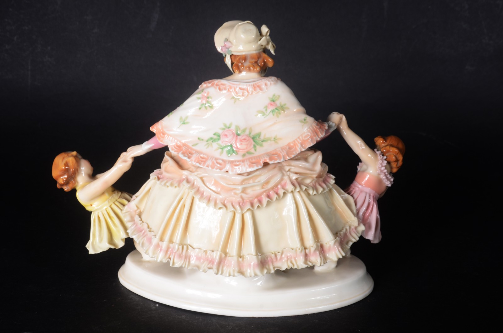 Estatueta de porcelana alemã ENS policromada, representando "Mãe... - foto 6 de 8