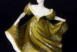 Royal Doulton (1815),  - Estatueta de porcelana inglesa Royal Doulton representando "Lynne", marcada na base.