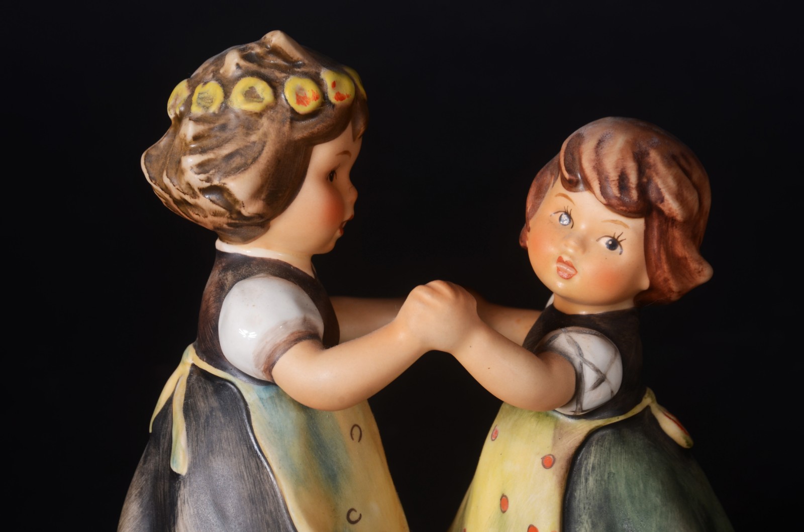 Par de estatuetas de porcelana alemã Goebel feitos pelo artista... - foto 4 de 10