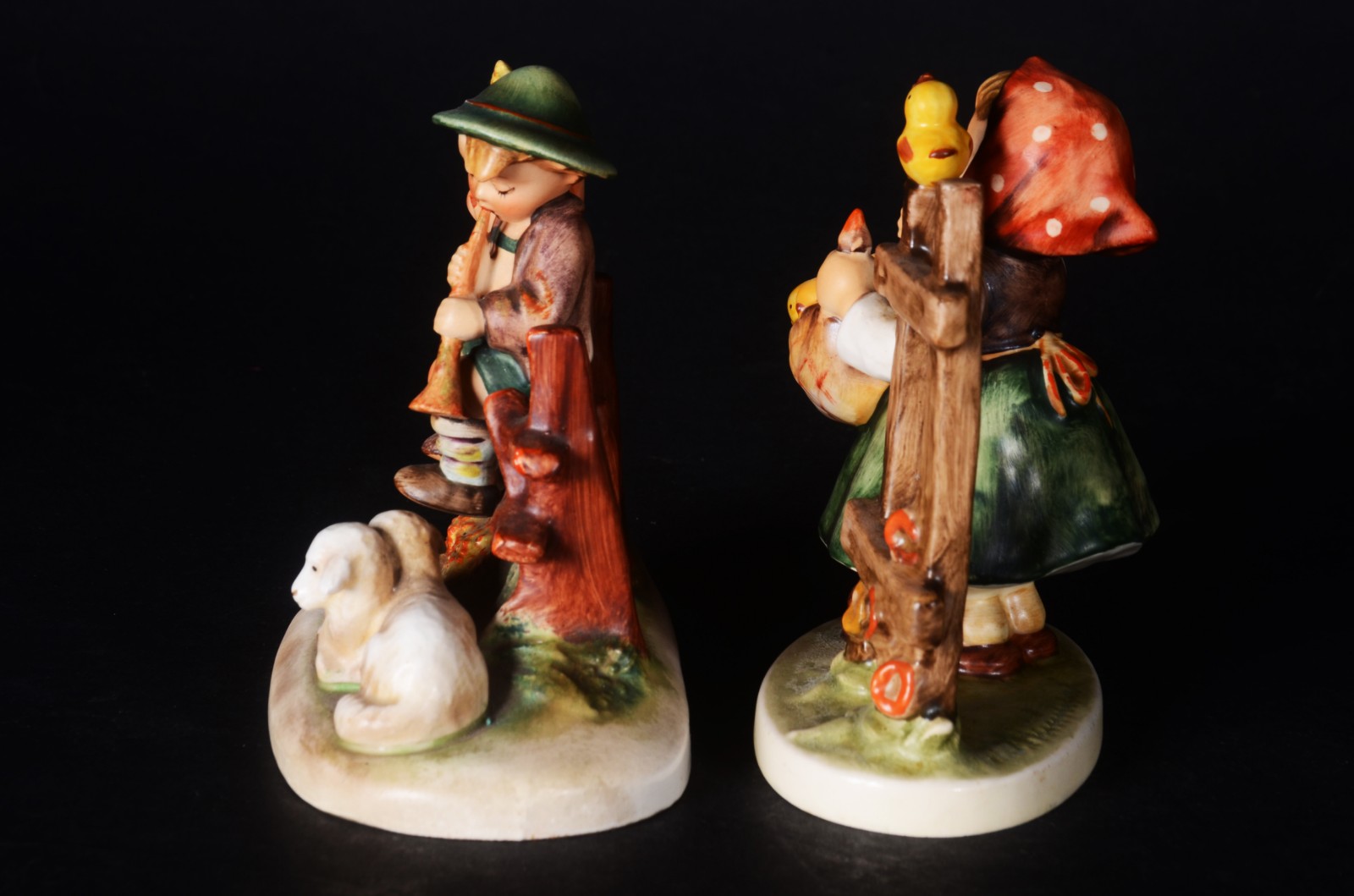 Par de estatuetas de porcelana alemã Goebel feitos pelo artista... - foto 3 de 11