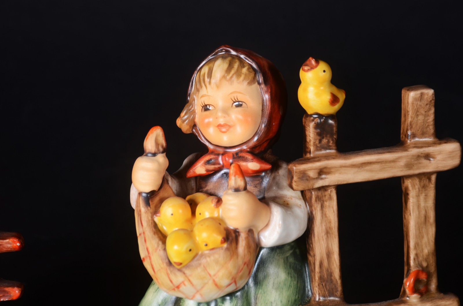 Par de estatuetas de porcelana alemã Goebel feitos pelo artista... - foto 4 de 11