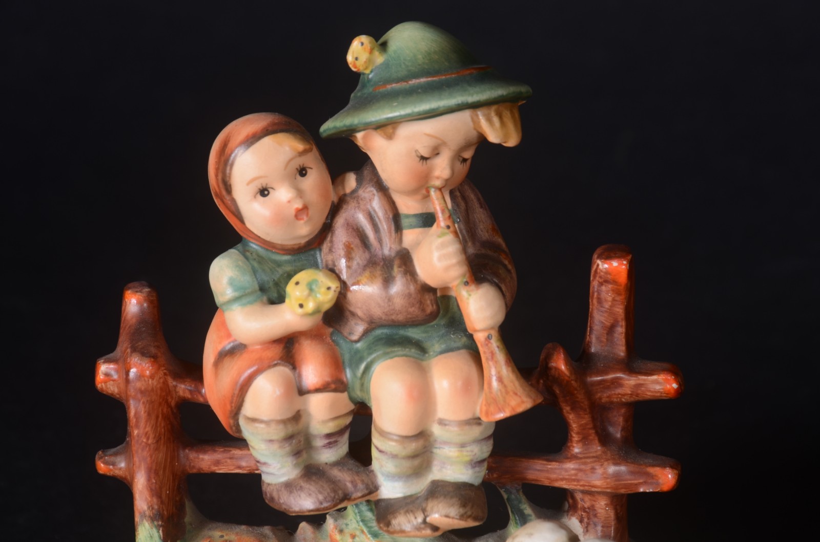 Par de estatuetas de porcelana alemã Goebel feitos pelo artista... - foto 7 de 11