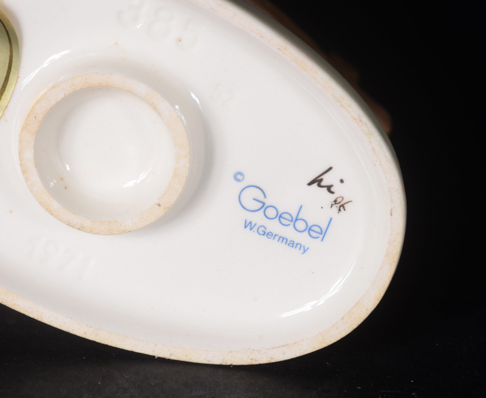 Par de estatuetas de porcelana alemã Goebel feitos pelo artista... - foto 11 de 11