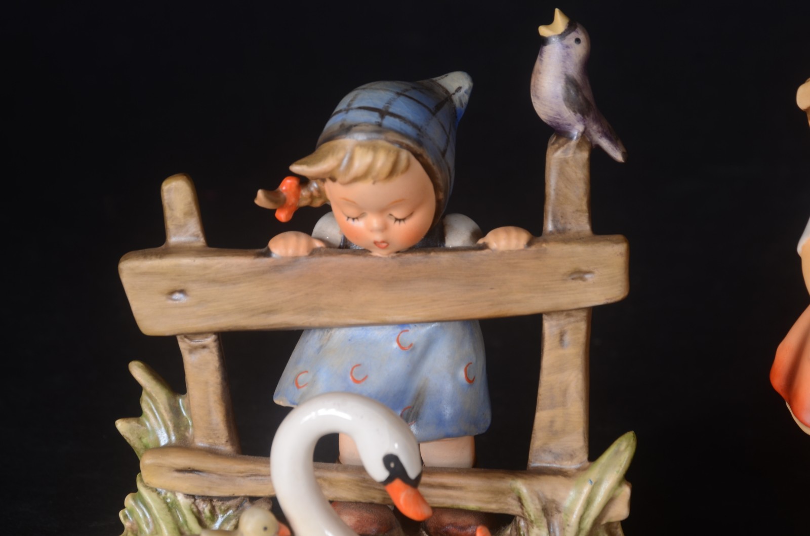 Par de estatuetas de porcelana alemã Goebel. - foto 3 de 11