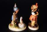 GOEBEL,  - Par de estatuetas de porcelana alemã Goebel.