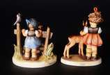 GOEBEL,  - Par de estatuetas de porcelana alemã Goebel.
