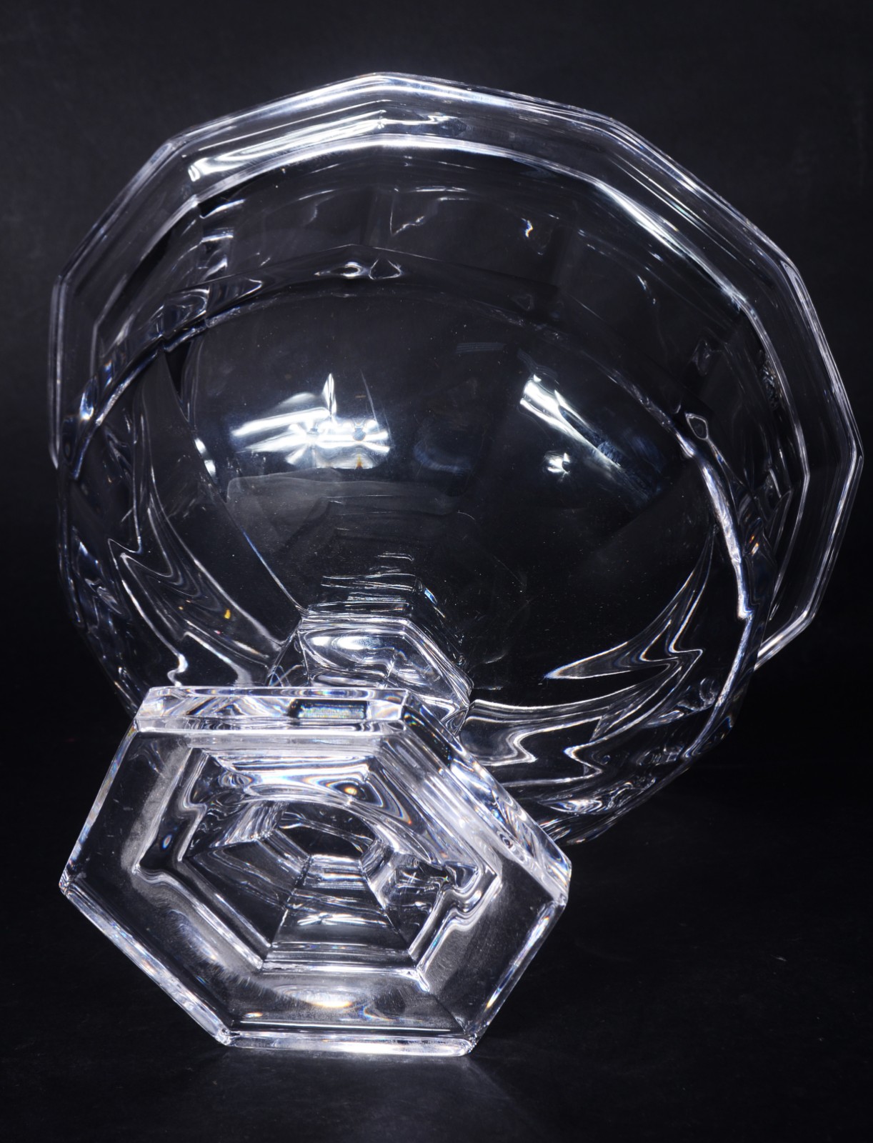 Fruteira de cristal europeu facetado, feitio redondo, pé alto com... - foto 5 de 5