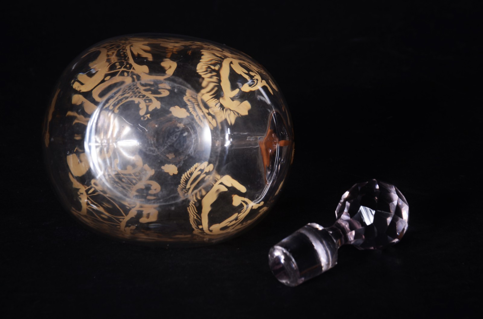 Delicada licoreira de cristal europeu com 5 cálices decorados com... - foto 8 de 9