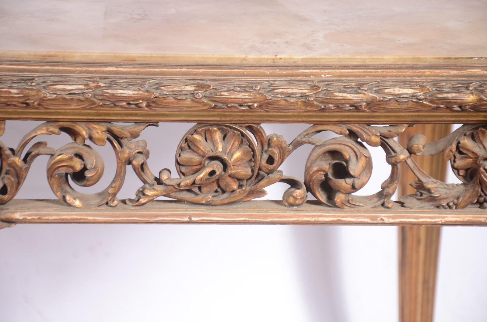 Mesa de apresentação francesa, saia entalhada, tampo de mármore... - foto 6 de 8