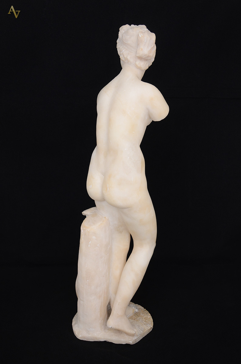 Escultura de alabastro representando figura feminina. Altura 49 cm... - foto 2 de 2