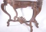 Console em madeira nobre estilo Beranger, Perna... - Console em madeira nobre estilo Beranger, Pernambuco - séc. XIX. Corpo bombeado. Barra do tampo emoldurada, tendo ao centro pequeno medalhão ova...
