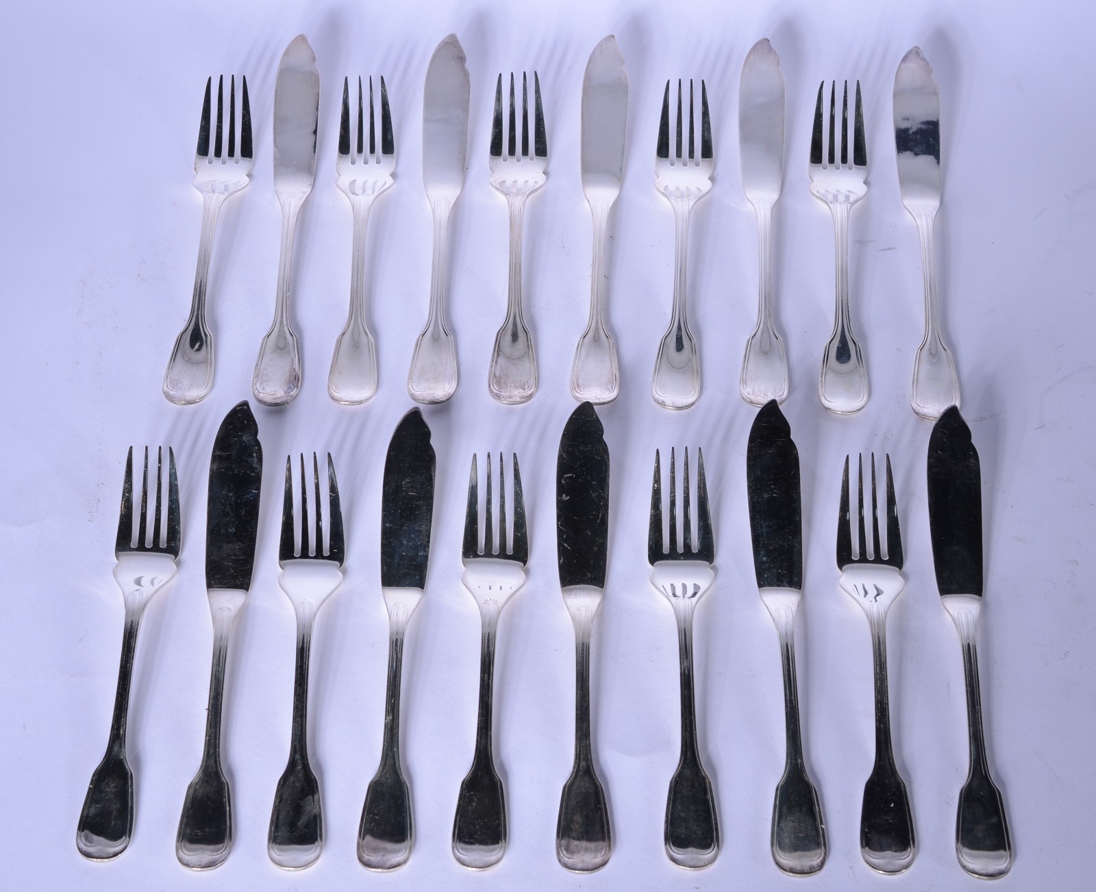 Conjunto de talheres para peixe de metal prateado composto de 10... - foto 1 de 6
