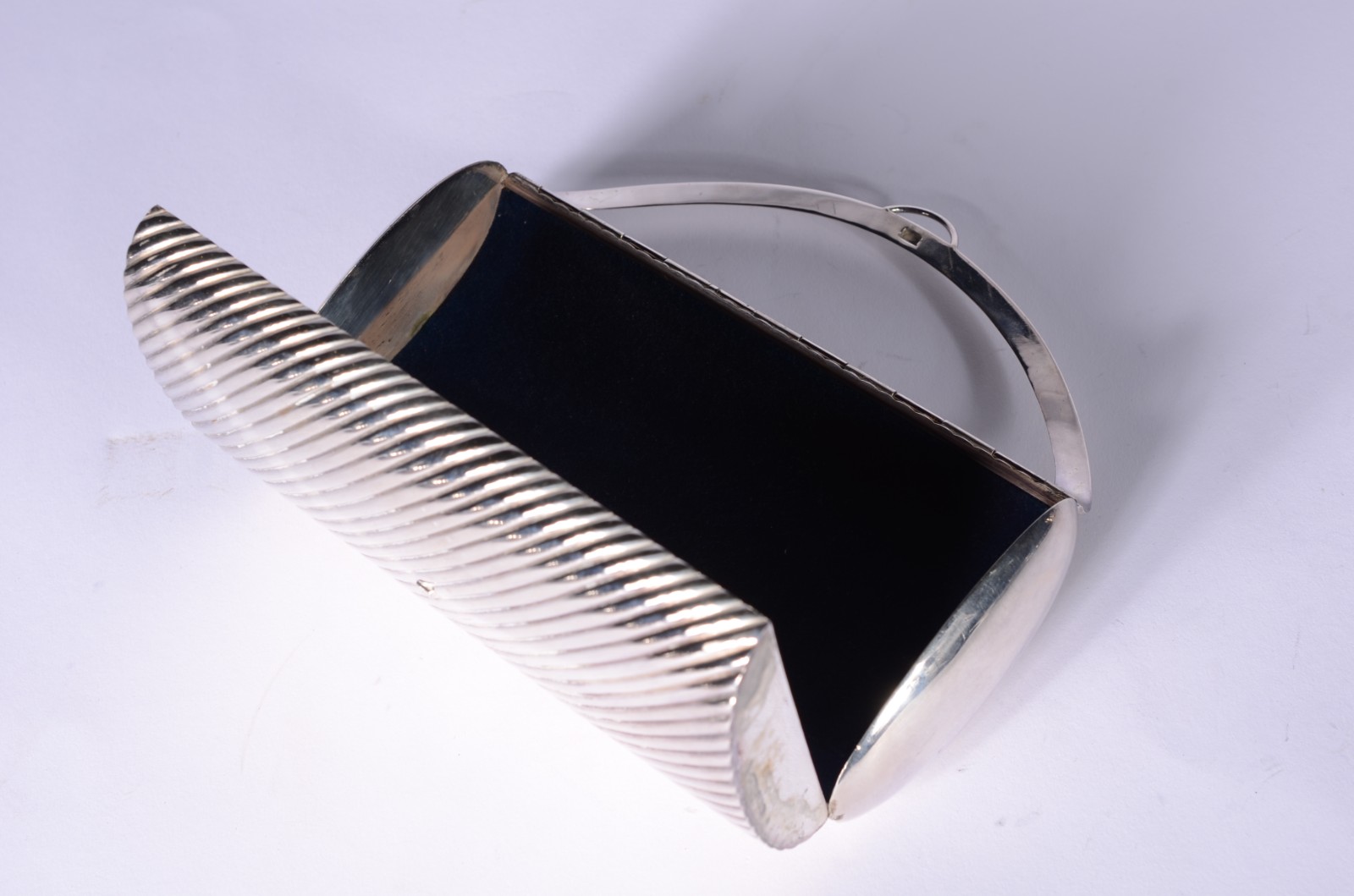 Elegante "Clutch" (bolsa de mão) de prata contraste 833 mls. Peso da... - foto 4 de 8