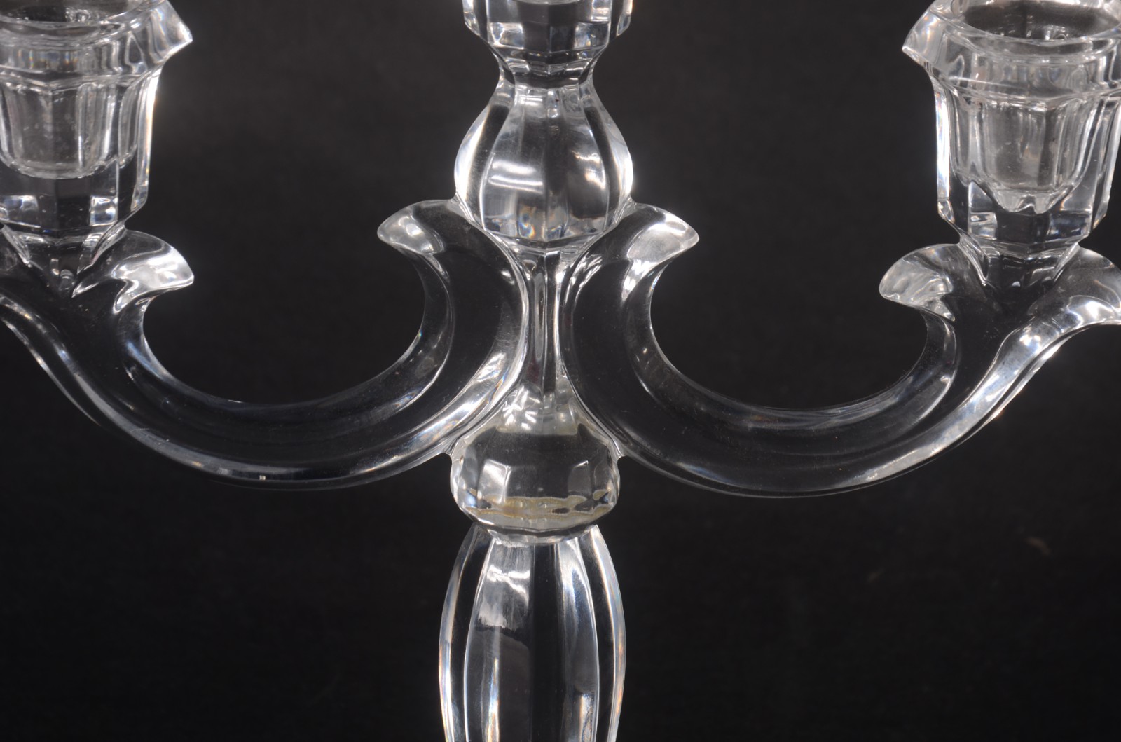 Par de candelabros de cristal europeu para 3 velas cada. Um deles com... - foto 5 de 5