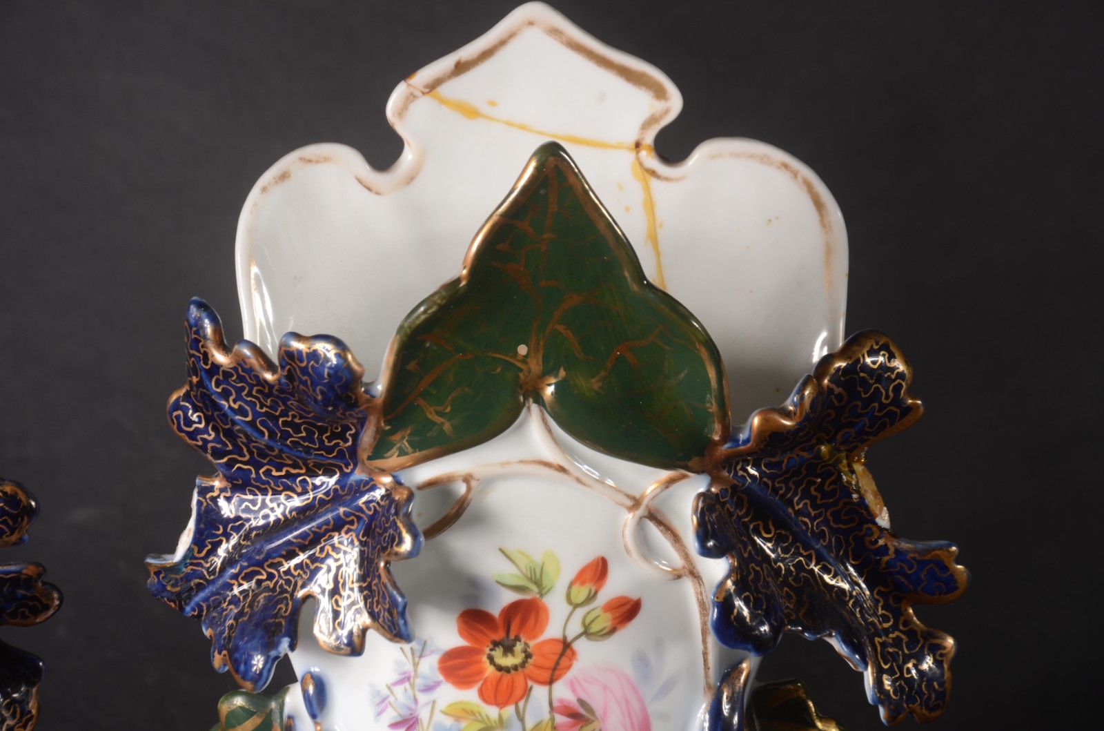 Par de vasos de porcelana francesa Velho Paris decorados com flores... - foto 3 de 11
