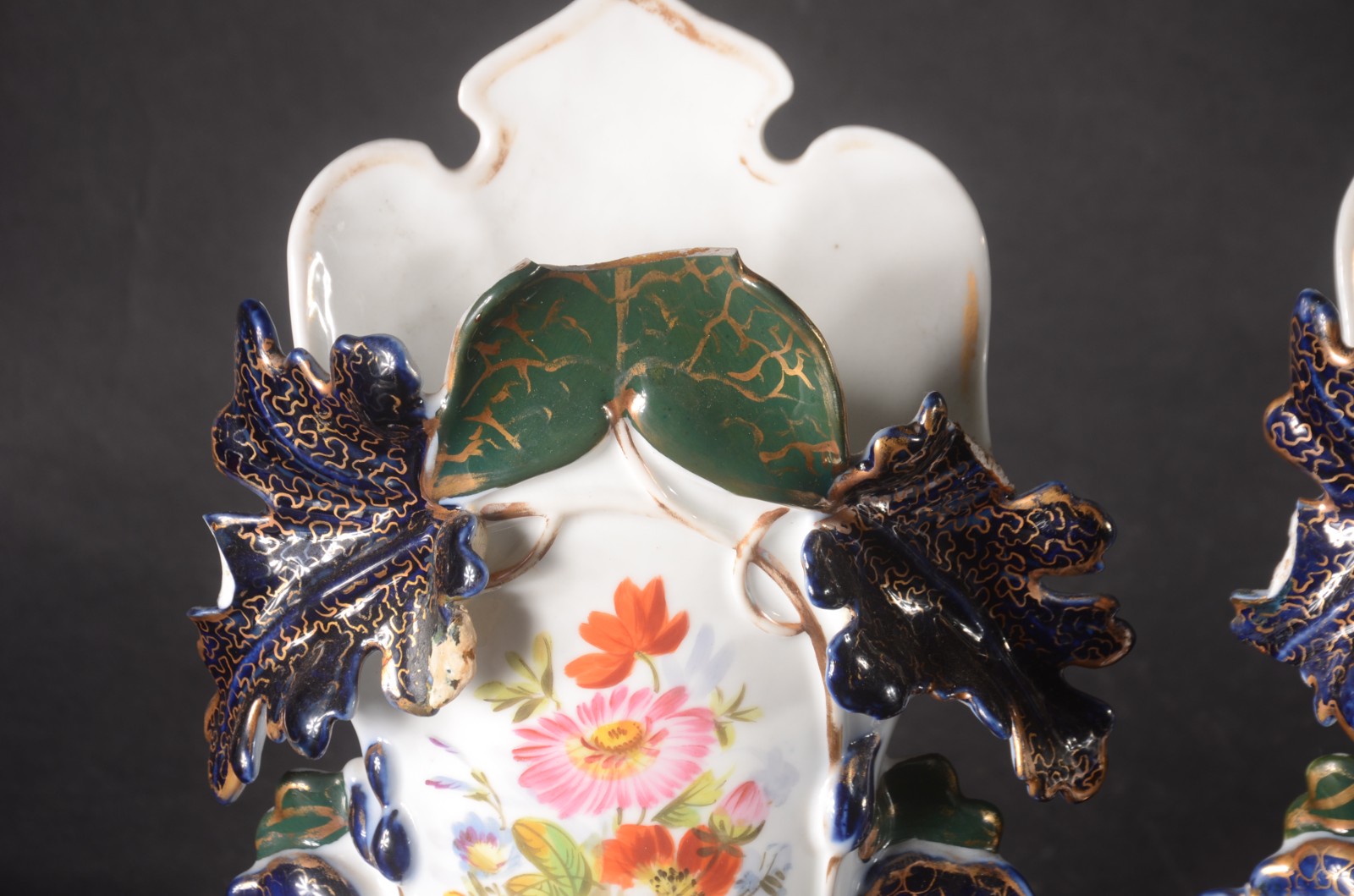 Par de vasos de porcelana francesa Velho Paris decorados com flores... - foto 4 de 11