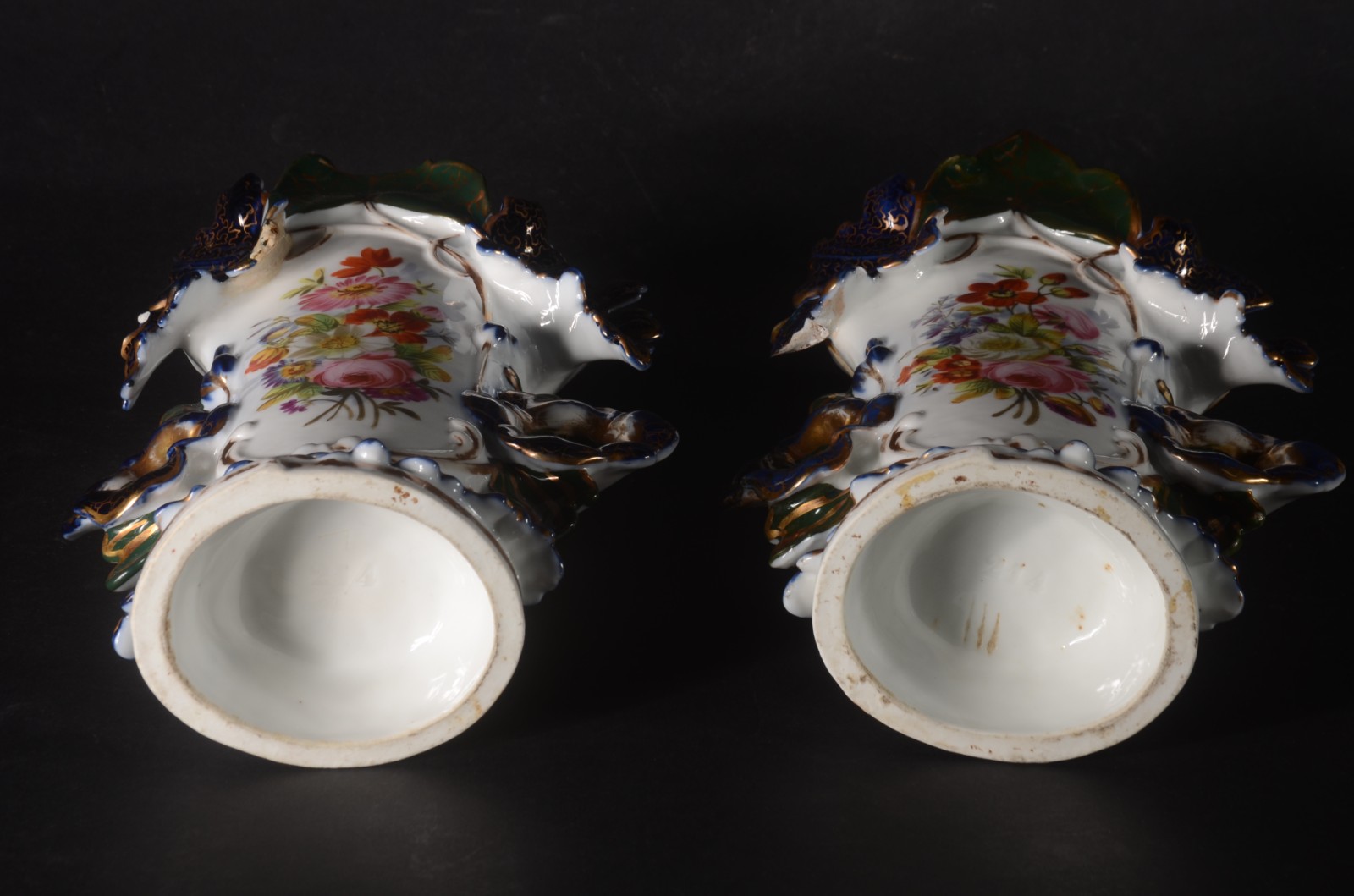 Par de vasos de porcelana francesa Velho Paris decorados com flores... - foto 10 de 11