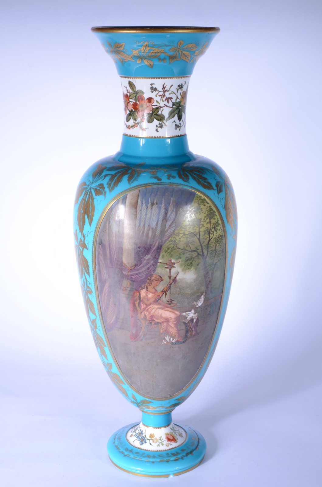 Belíssimo vaso de porcelana francesa Velho Paris, decorado com... - foto 1 de 10
