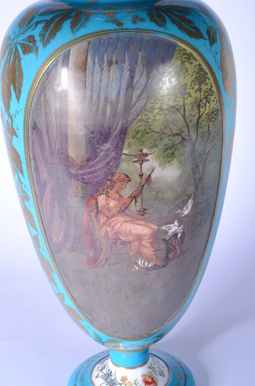 Belíssimo vaso de porcelana francesa Velho Paris, decorado com... - foto 2 de 10