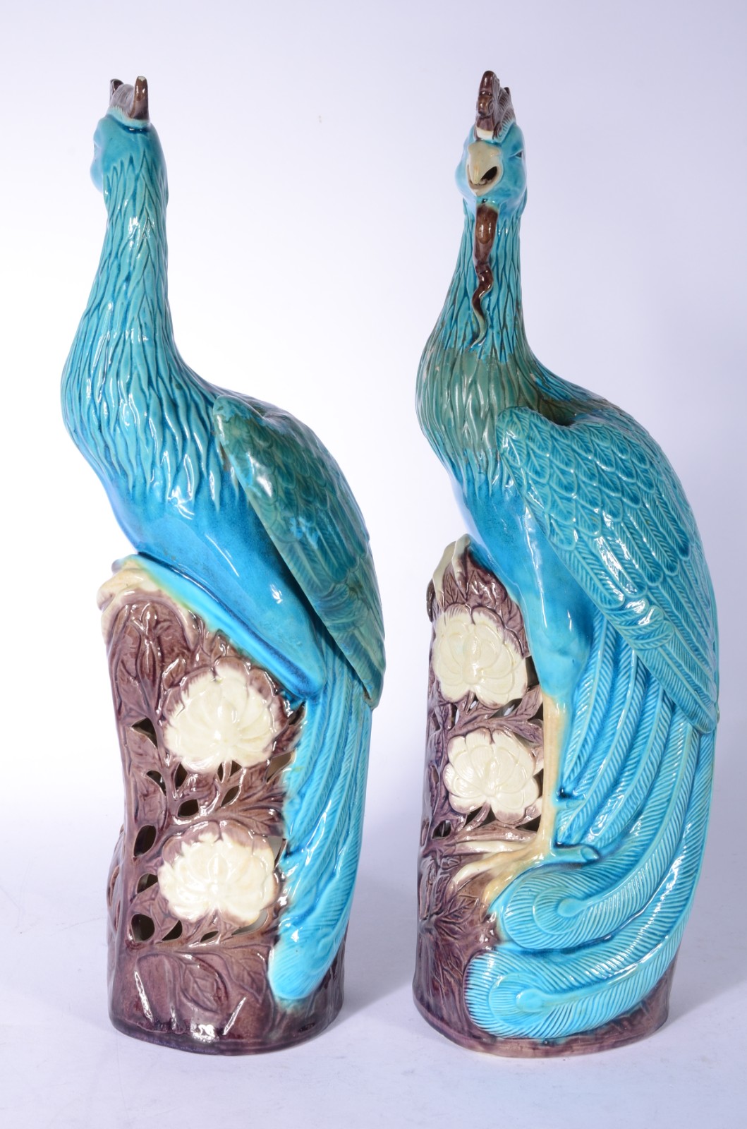 Tres peças diversas de porcelana, sendo: Par de pássaros orientais em... - foto 4 de 11