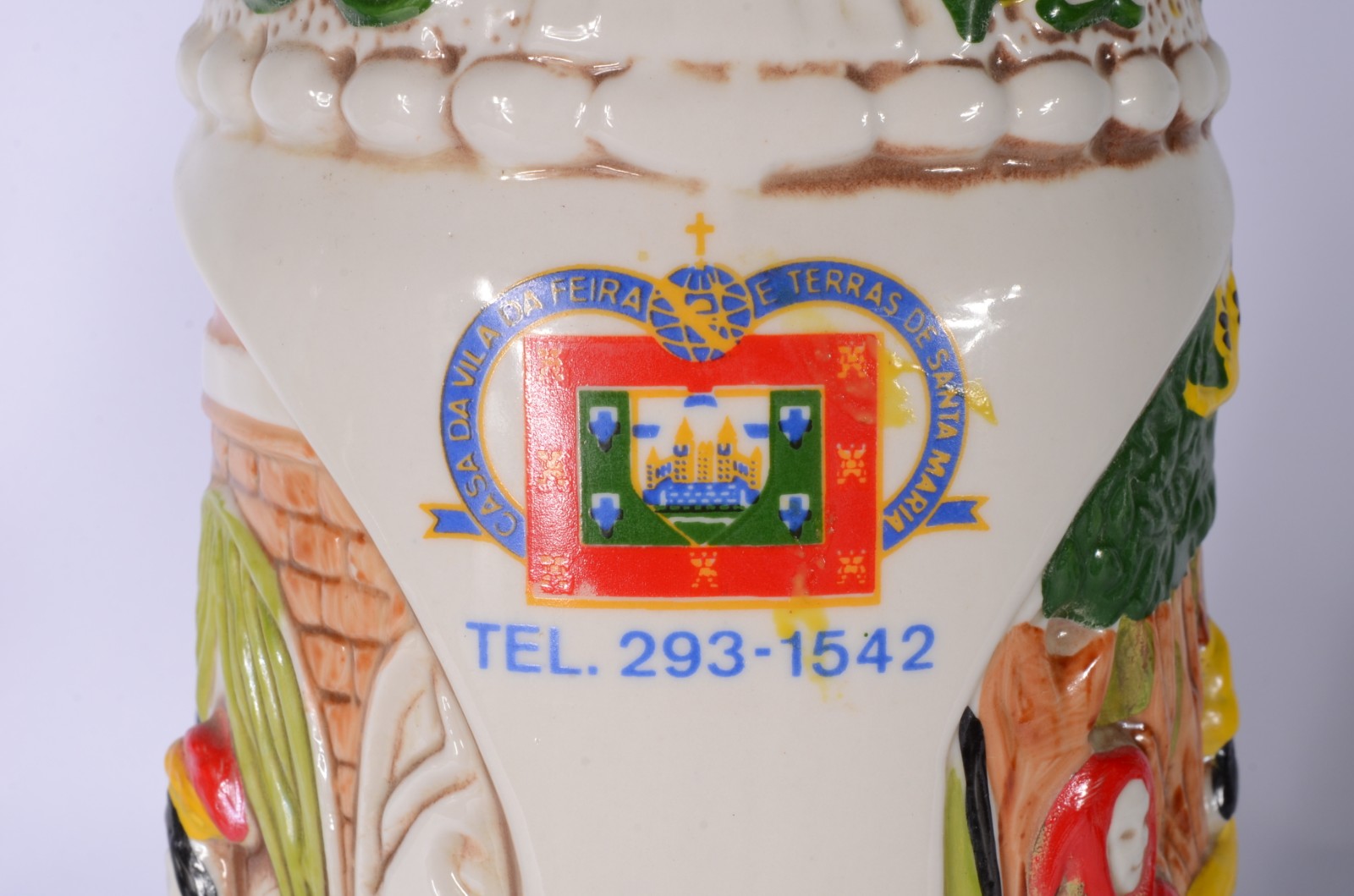 Tres peças diversas de porcelana, sendo: Par de pássaros orientais em... - foto 8 de 11