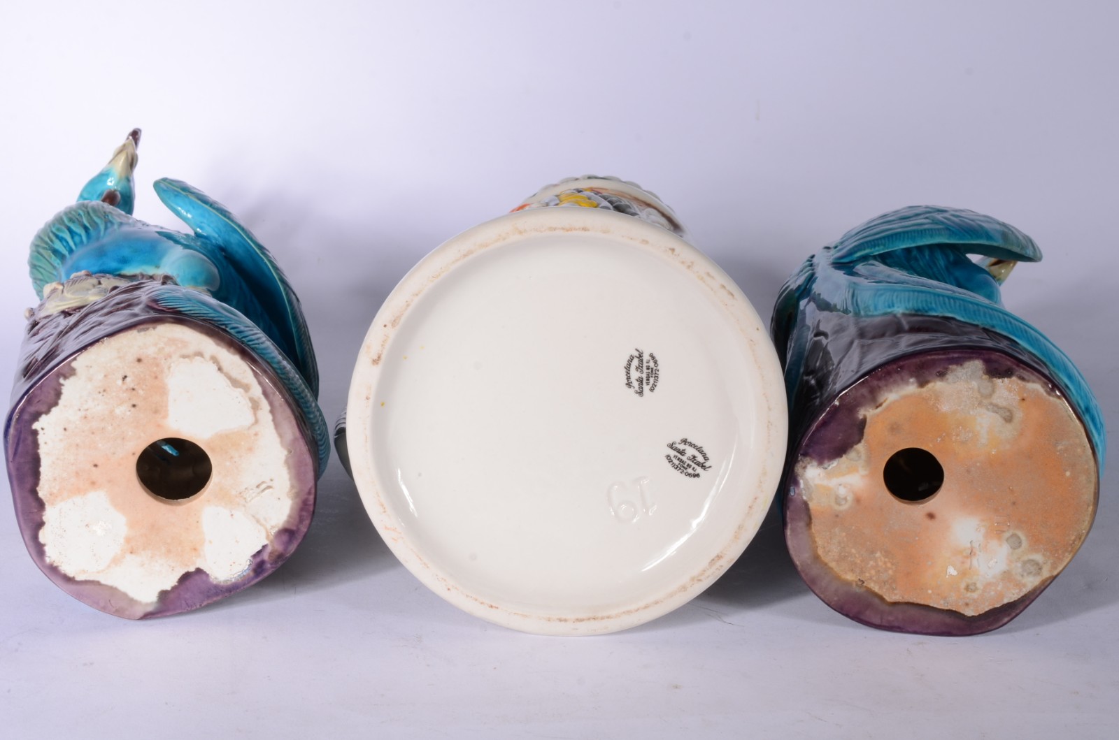 Tres peças diversas de porcelana, sendo: Par de pássaros orientais em... - foto 9 de 11