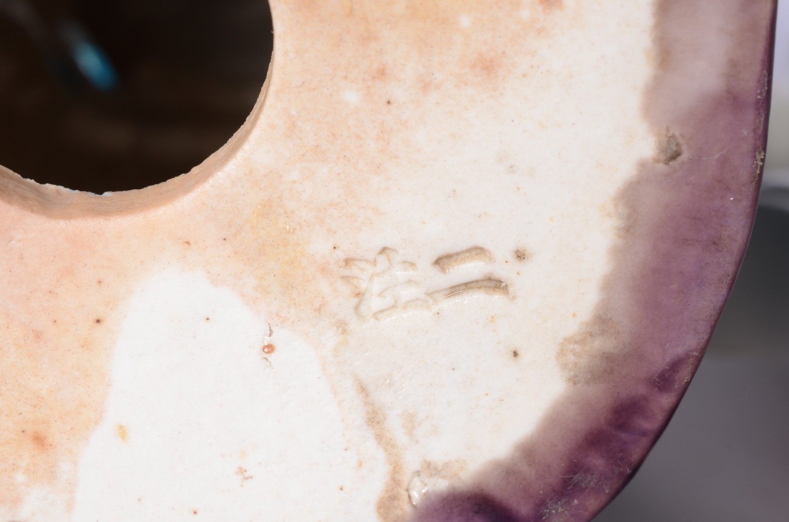 Tres peças diversas de porcelana, sendo: Par de pássaros orientais em... - foto 11 de 11