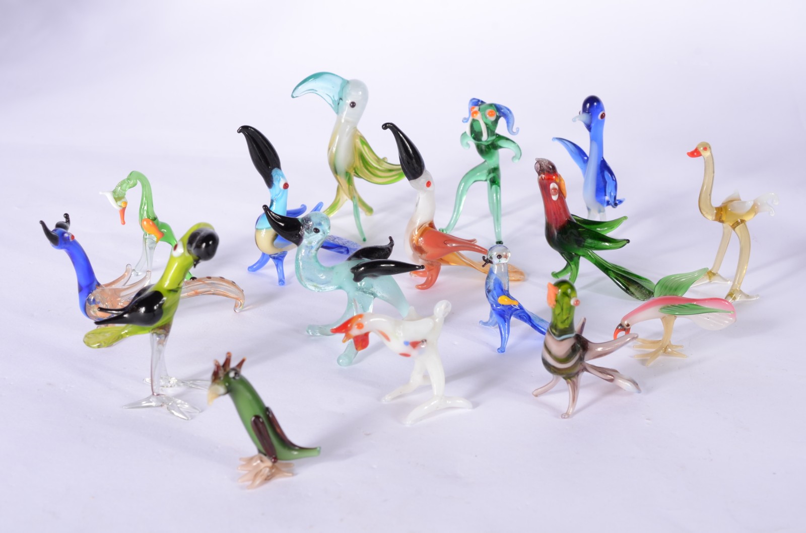 Lote com 16 miniaturas diversas de murano. - foto 1 de 5