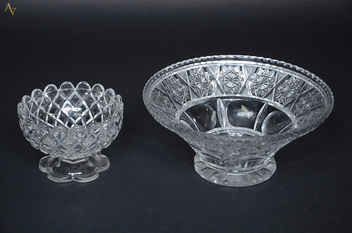 Duas peças de cristal lapidado, sendo bowl (diâmetro 28,5 cm e altura...