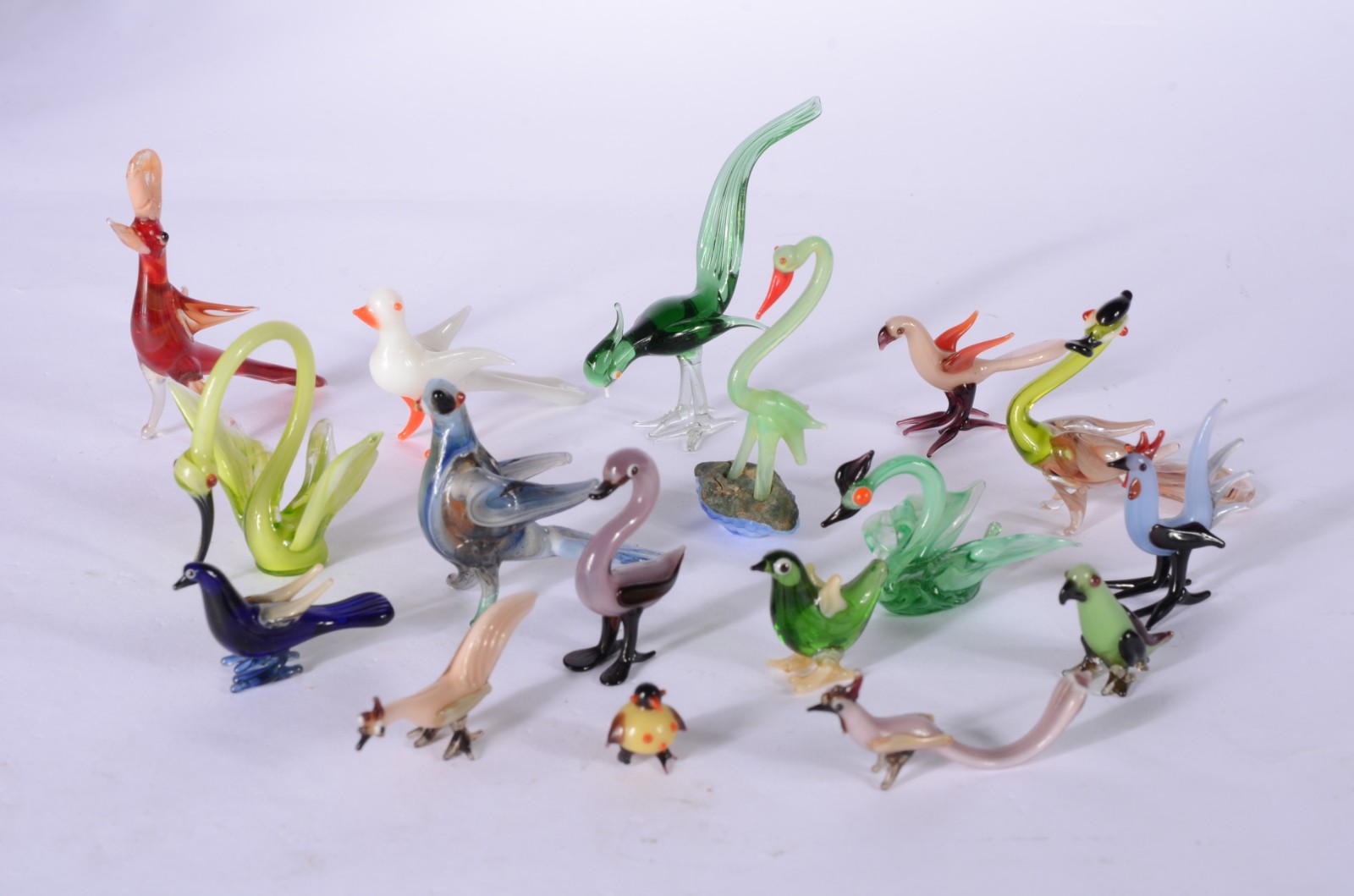 Lote com 17 miniaturas de murano. - foto 1 de 3