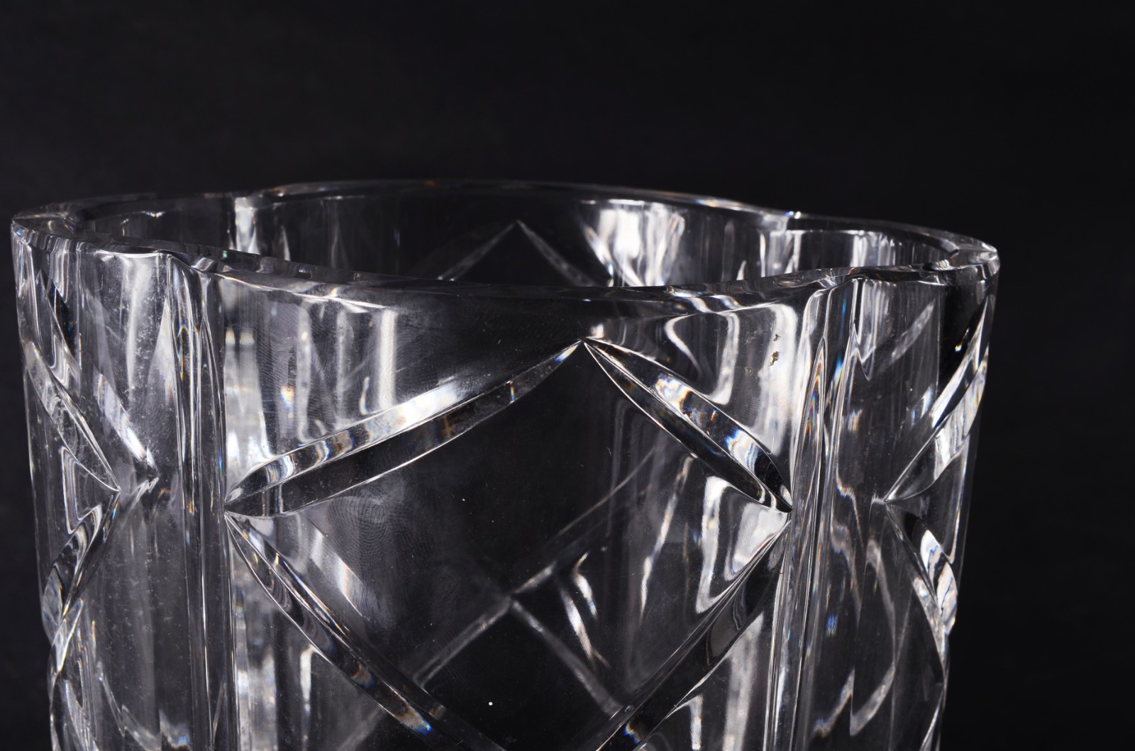 Dois vasos diversos de cristal lapidado. - foto 4 de 6