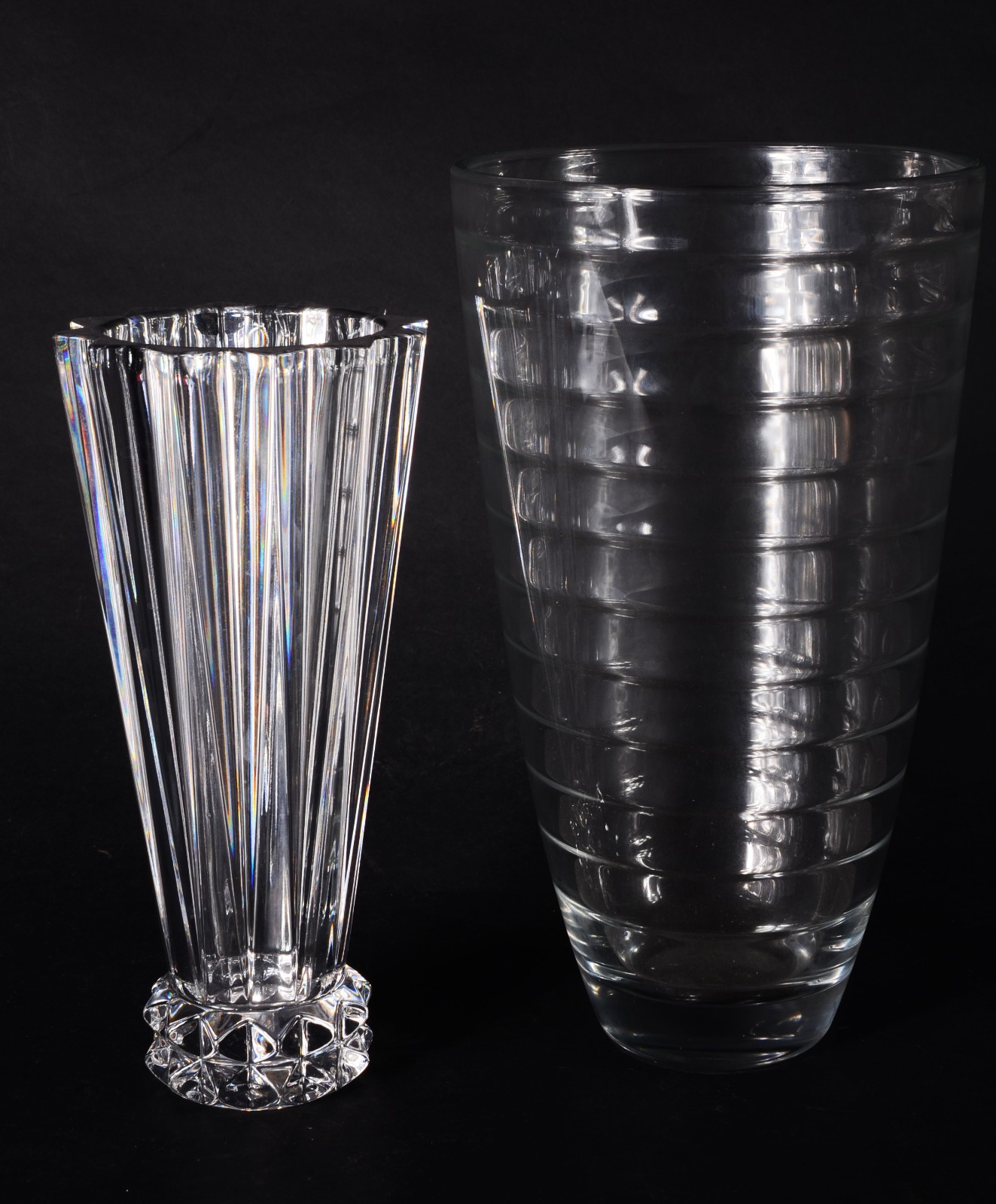 Dois vasos diversos de cristal lapidado. - foto 1 de 7