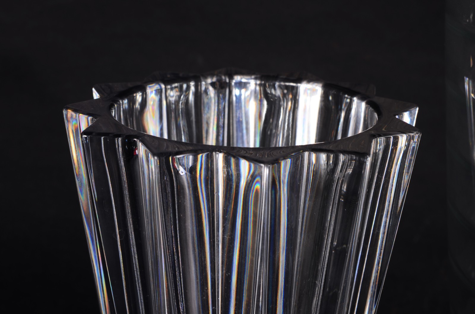Dois vasos diversos de cristal lapidado. - foto 3 de 7