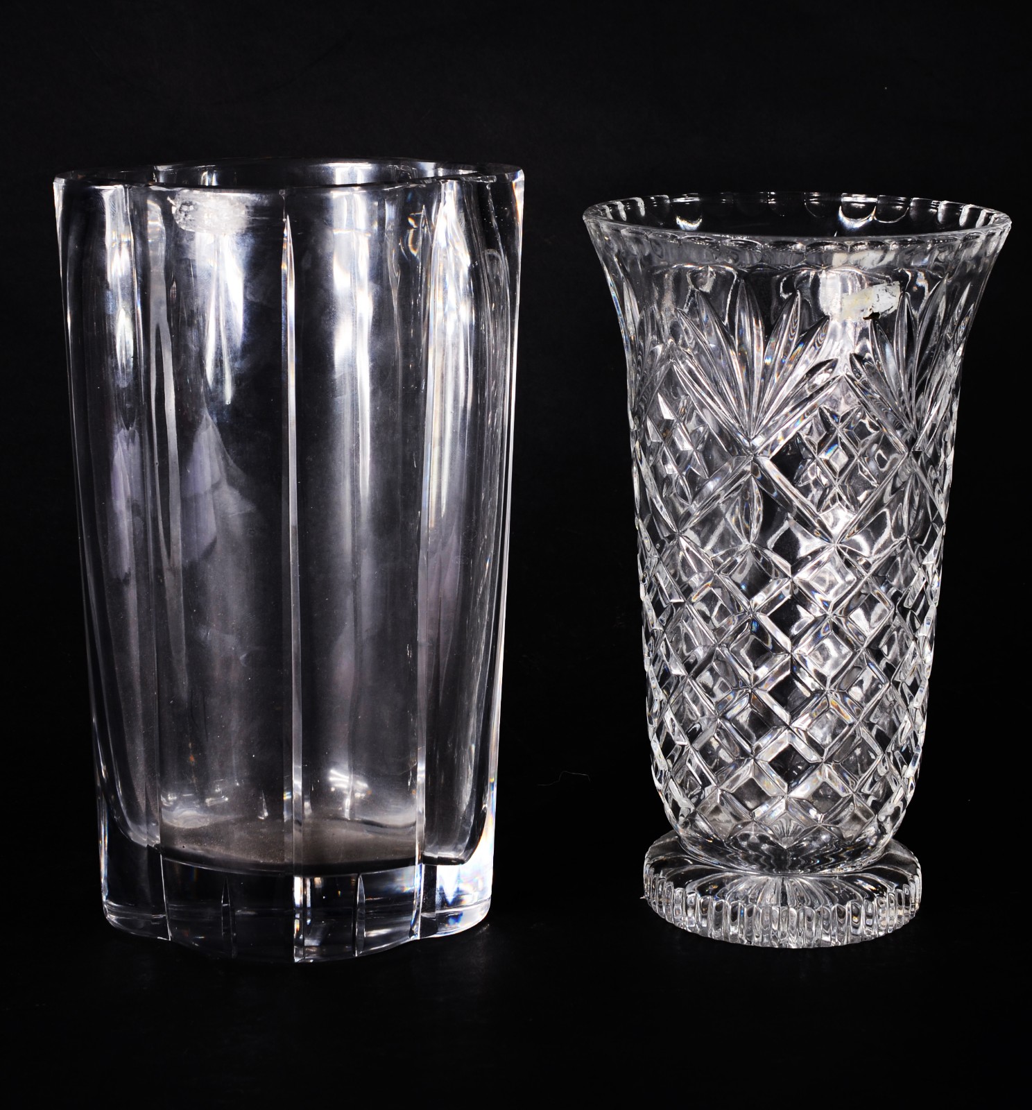 Dois vasos de cristal europeu, modelos diversos. - foto 1 de 7