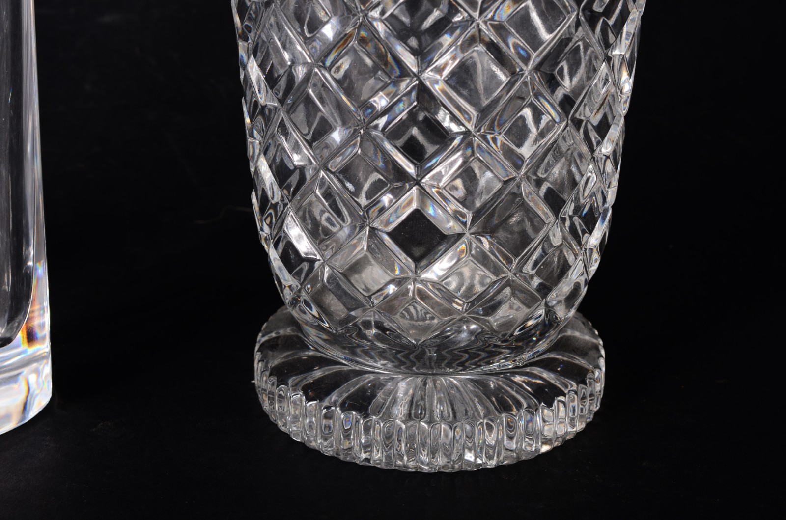 Dois vasos de cristal europeu, modelos diversos. - foto 2 de 7
