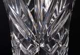 Dois vasos de cristal tcheco lapidado, modelos ... - Dois vasos de cristal tcheco lapidado, modelos diversos.