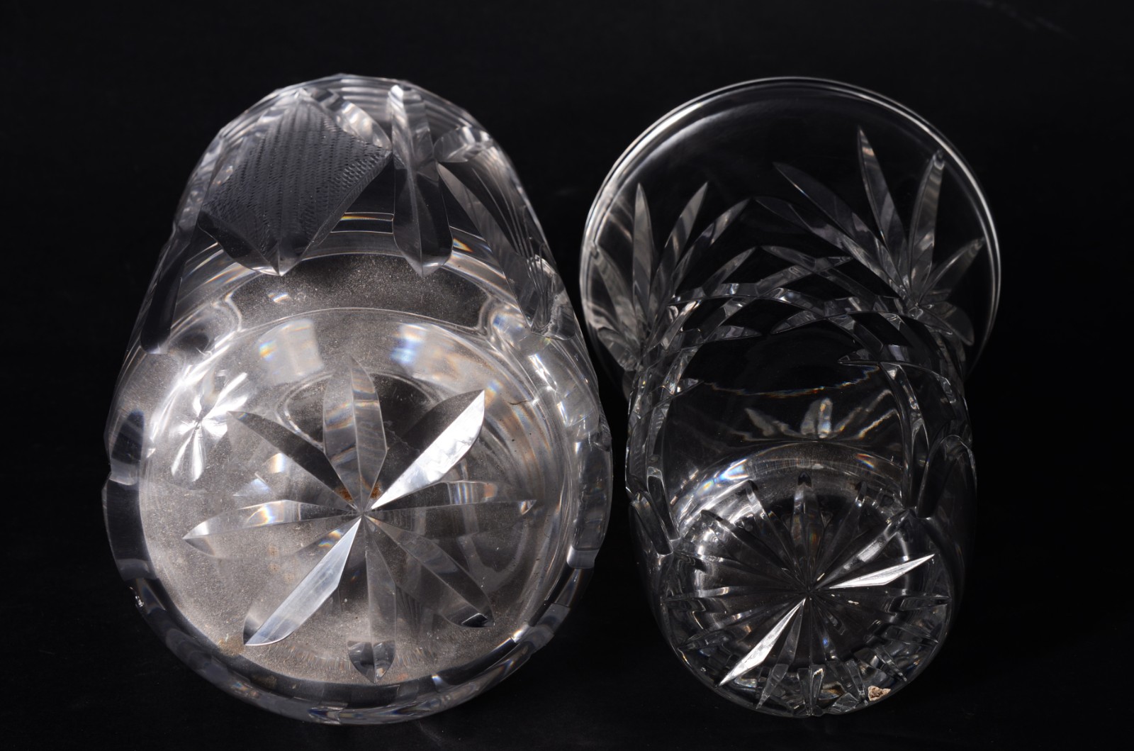 Dois vasos de cristal tcheco lapidado, modelos diversos. - foto 7 de 7