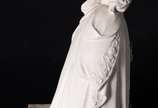 Vista Alegre (1824),  - Estatueta de biscuit portugues branco representando dama com leque. Marca na base.