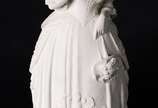 Vista Alegre (1824),  - Estatueta de biscuit portugues branco representando dama com leque. Marca na base.
