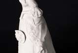 Vista Alegre (1824),  - Estatueta de biscuit portugues branco representando dama com leque. Marca na base.
